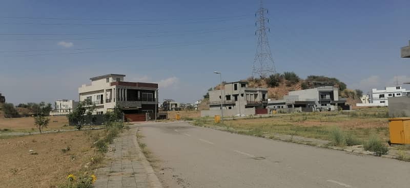 10 MARLA PARK FACING RESIDENTIAL PLOT AVAILABLE FOR SALE IN BLOCK A-1 6