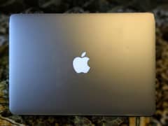Macbook Air (13.3") | Core i5 | 4GB Ram | 128GB SSD | Slim & Fast