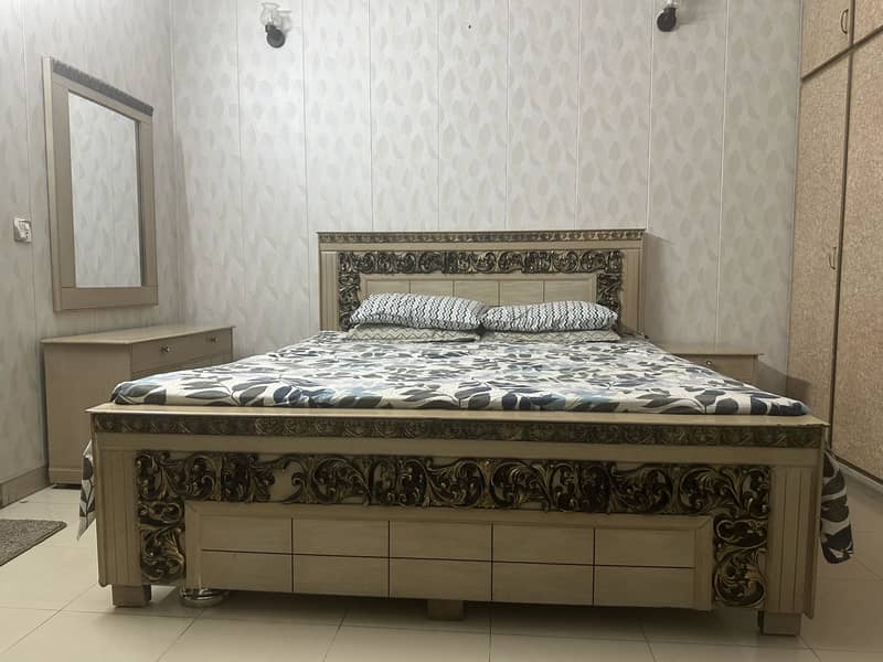 Bed set with side tables and dressing 0