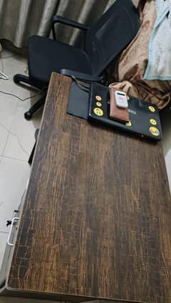 office comfortable chair and almost new table in used 10/10 condition