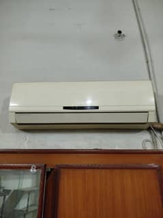 Urgent Sale Gree Fantastic AC Sirf onlyserious buyers  # 03226680307