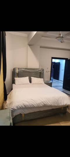 Per day 2bed flat available for rent