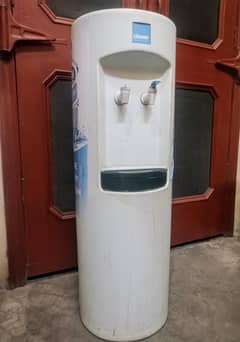 WATER DISPENSER