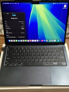 MacBook Air M2 512GB (Minor line on screen)