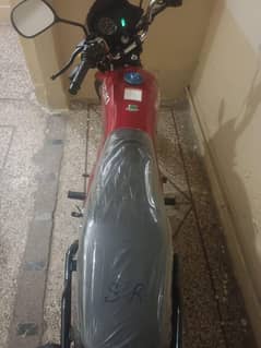 Suzuki bike 110 cc red colour like o meter urgent sale cal 03006132598