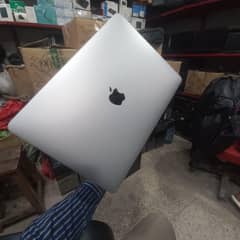 Apple MacBook Air 2020-CORE i5,16GB RAM,512SSD, 13.3 "Display,145000/=
