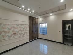 Highly-Desirable 10 Marla Upper Portion Available In Central Park Housing Scheme