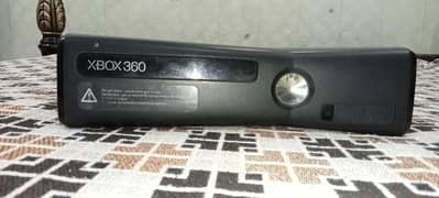 Xbox 360 with 4 controllers