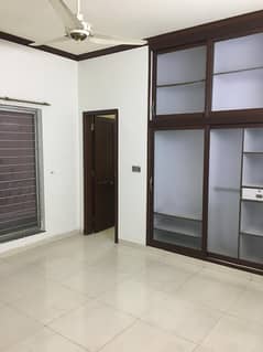 DOUBLE UNIT 10 MARLA VERY BEAUTIFUL BUNGALOW AVAILABLE FOR RENT