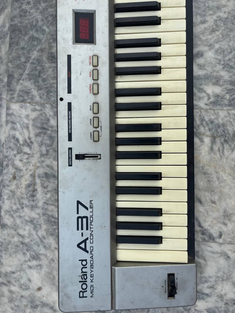 Roland A-37 MIDI Keyboard Controller 1