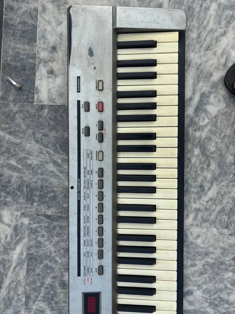 Roland A-37 MIDI Keyboard Controller 3