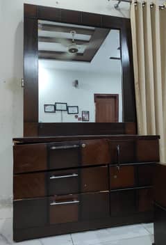 Elegant Dressing Table with Full Mirror