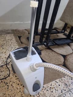 E-Lite GS-400 – GARMENT STEAMER (10/10 Condition)