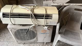 selling urgent dawlance non inverter