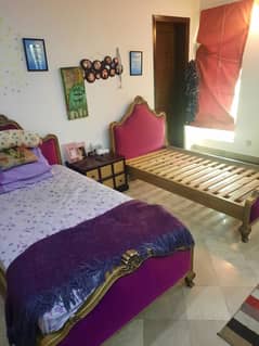GIRLS' BEDROOM SET FOR SALE – GREAT CONDITION
