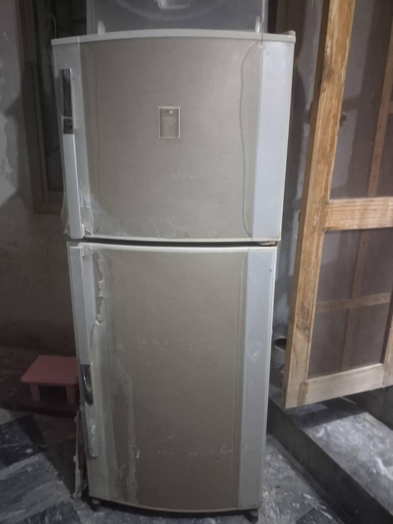 large size refrigerator with first class cooling 10/10  condition 4