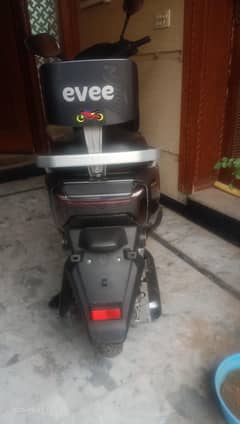 Evee Electric scooter in good condition and used, reverse mode