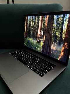 Apple MacBook Pro 15.5” - 32 GB RAM, 512 GB SSD - Space Gray