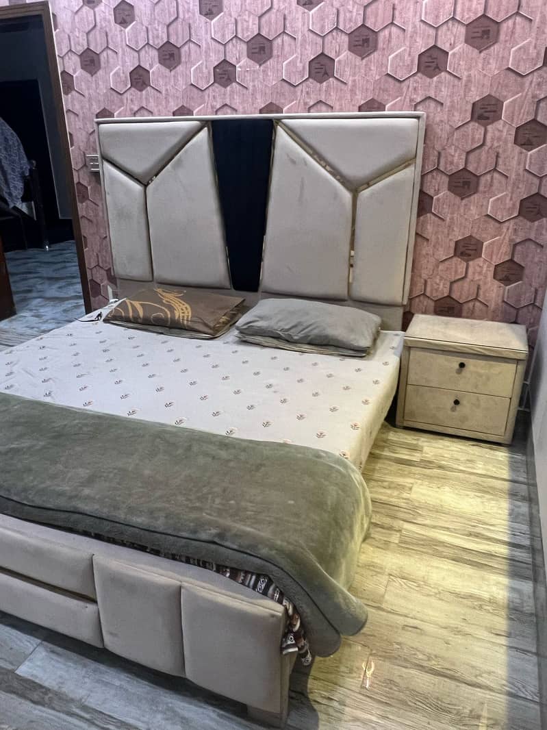 Bed set with 2 side tables 1
