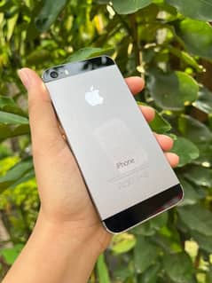 iPhone 5s 64GB My WhatsApp number 0326/74/83/089 for sale