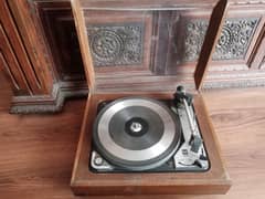 vintage 1019 turntable in 10/10 condition