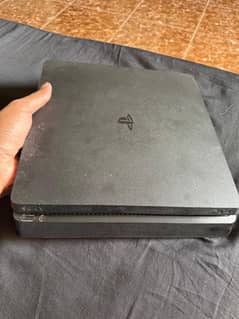 PS4 Slim - 500 GB - 10/10 Condition