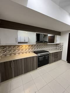 10 MARLA 3 BEDROOM APARTMENT AVAILABLE FOR RENT