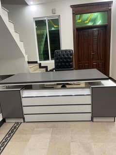 Office full size table and executive Chair