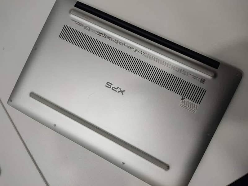 DELL XPS 13 (Core i7 10th Generation) 16/512gb NVME SSD 5