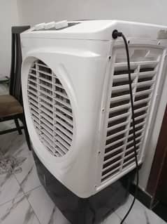 Sk room cooler with 3 jel bags
