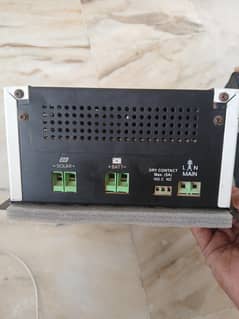 Simtek +hybrid 10 A solar charger .