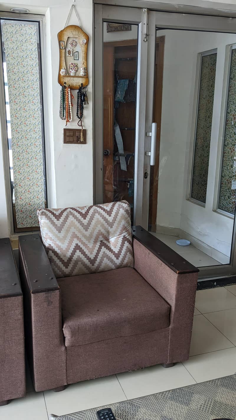 sofa set 5 seater with center table and console  chinyoti 2