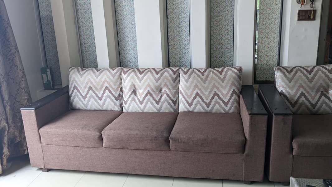 sofa set 5 seater with center table and console  chinyoti 3