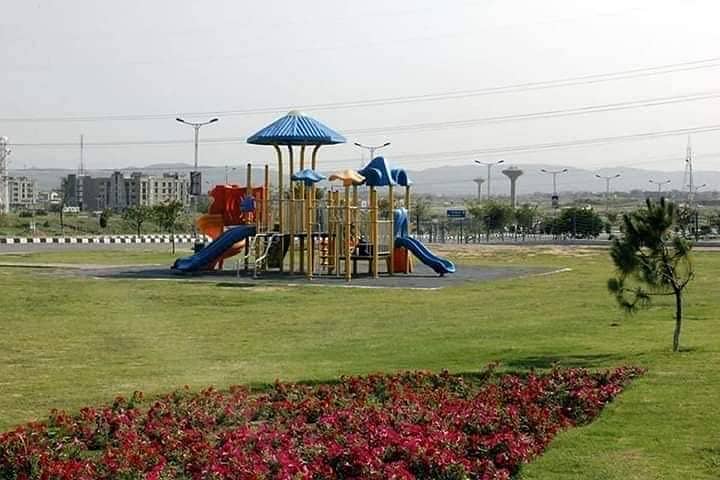 Cornor, Main Double Road  Pair Plot  25_50 = 5 Marla Plot For Sale in Block G B-17 8