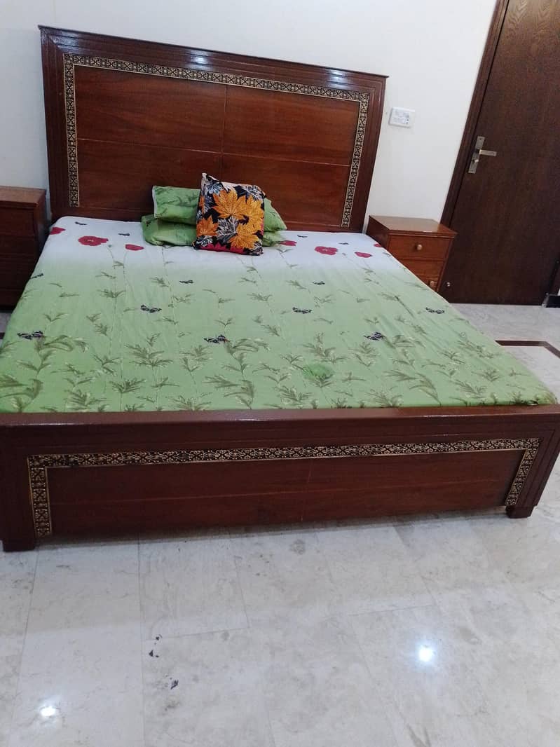 King Size Bed with side tables & dressing Table 3