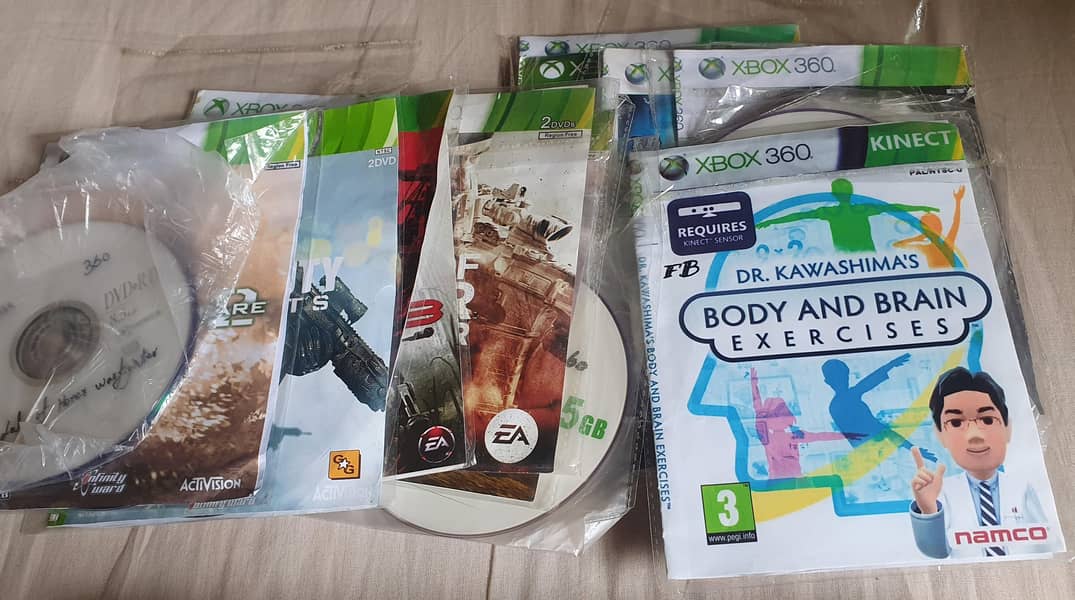 Xbox 360 with 2 x original wireless controllers and Bundle of Game CDs 3