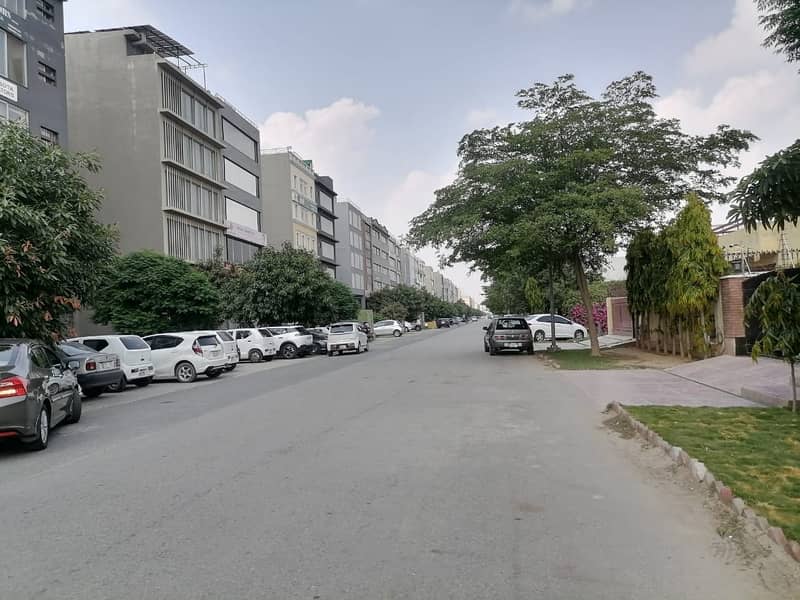 1 KANAL PLOT RESONABLE PRICE IN DHA PHASE 6 C BLOCK 0
