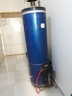 Classic Super Delux Geyser for sale. 30 gallons capacity. Thermostat