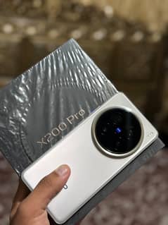 Vivo x200 pro natural titanium 16GB 512 GB Official PTA Approved