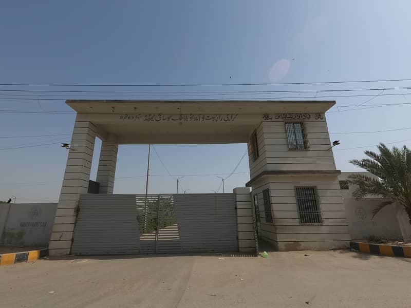 200 SQUARE YARD PLOT AVAILABLE FOR SALE IN PRIME LOCATION 2