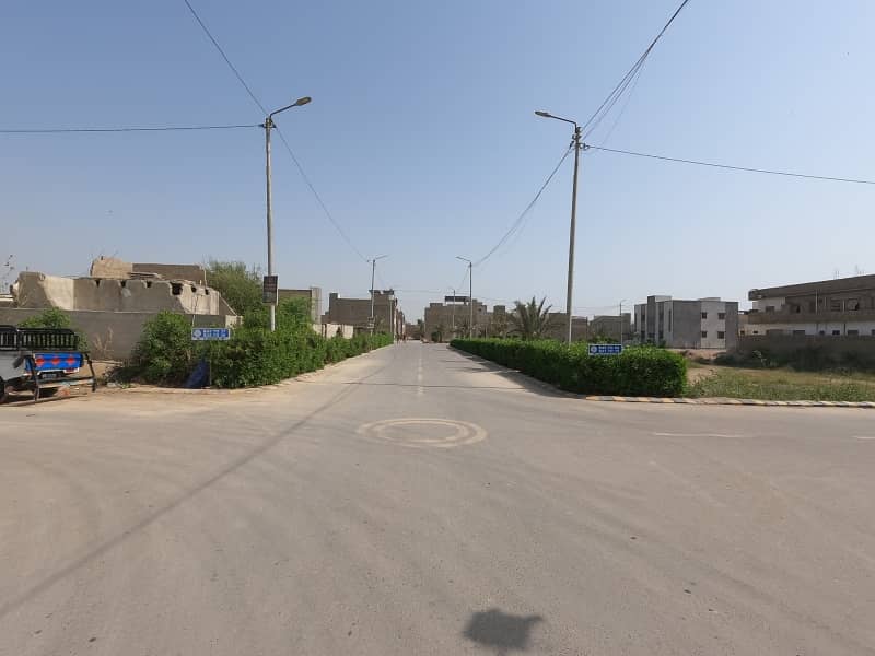 200 SQUARE YARD PLOT AVAILABLE FOR SALE IN PRIME LOCATION 4