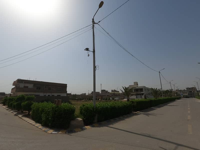 200 SQUARE YARD PLOT AVAILABLE FOR SALE IN PRIME LOCATION 5
