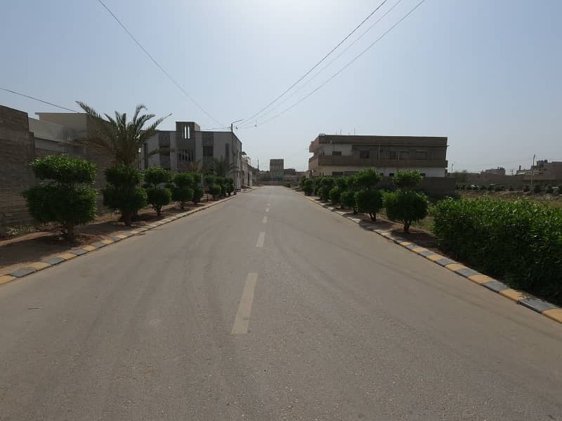 200 SQUARE YARD PLOT AVAILABLE FOR SALE IN PRIME LOCATION 7
