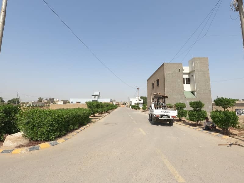 200 SQUARE YARD PLOT AVAILABLE FOR SALE IN PRIME LOCATION 8