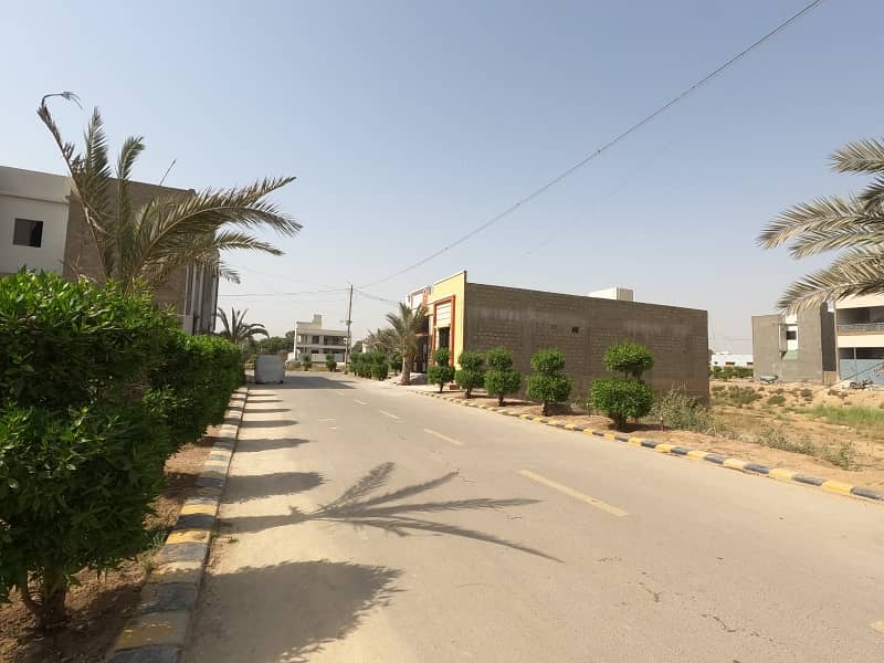 200 SQUARE YARD PLOT AVAILABLE FOR SALE IN PRIME LOCATION 12
