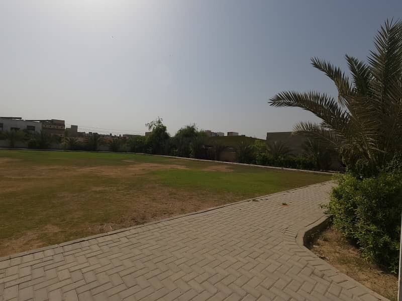 200 SQUARE YARD PLOT AVAILABLE FOR SALE IN PRIME LOCATION 14