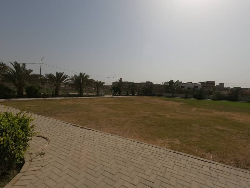200 SQUARE YARD PLOT AVAILABLE FOR SALE IN PRIME LOCATION 15