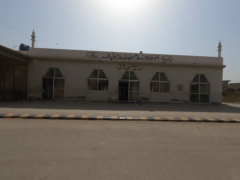 200 SQUARE YARD PLOT AVAILABLE FOR SALE IN PRIME LOCATION 17