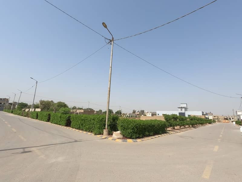 200 SQUARE YARD PLOT AVAILABLE FOR SALE IN PRIME LOCATION 19