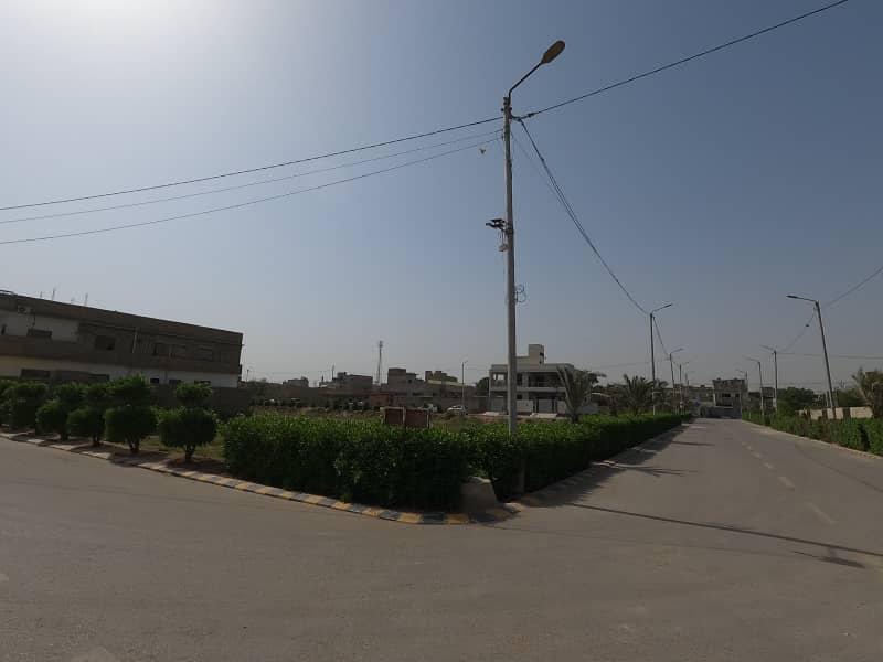 200 SQUARE YARD PLOT AVAILABLE FOR SALE IN PRIME LOCATION 20